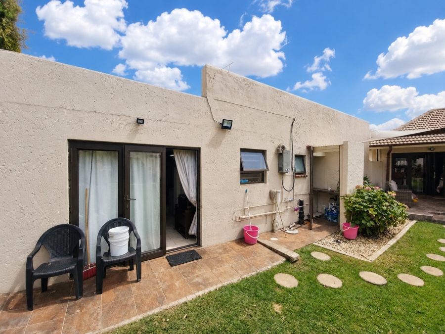 4 Bedroom Property for Sale in Buurendal Gauteng