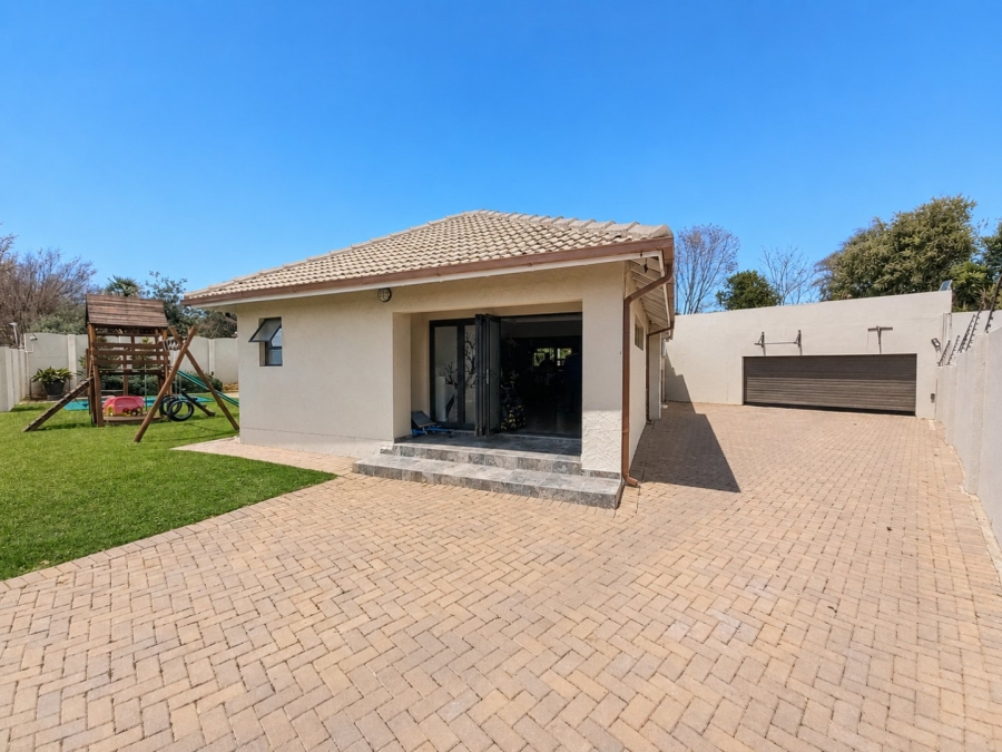 4 Bedroom Property for Sale in Buurendal Gauteng