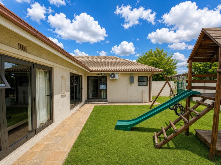 4 Bedroom Property for Sale in Buurendal Gauteng