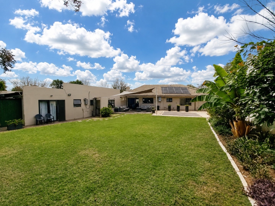 4 Bedroom Property for Sale in Buurendal Gauteng