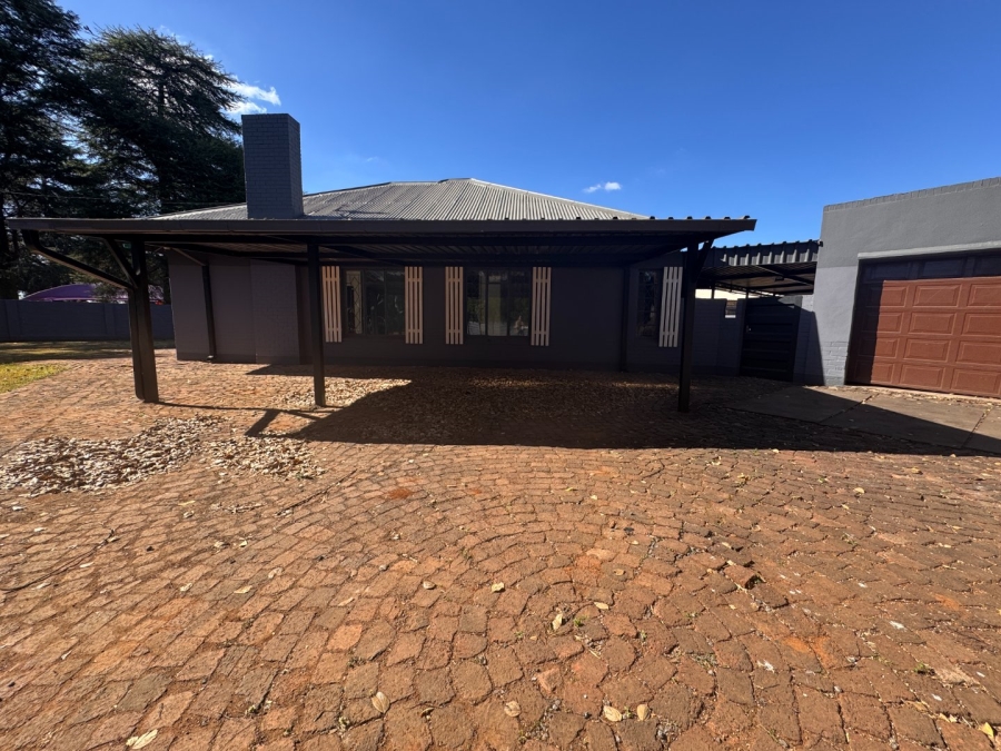 5 Bedroom Property for Sale in Three Rivers Gauteng