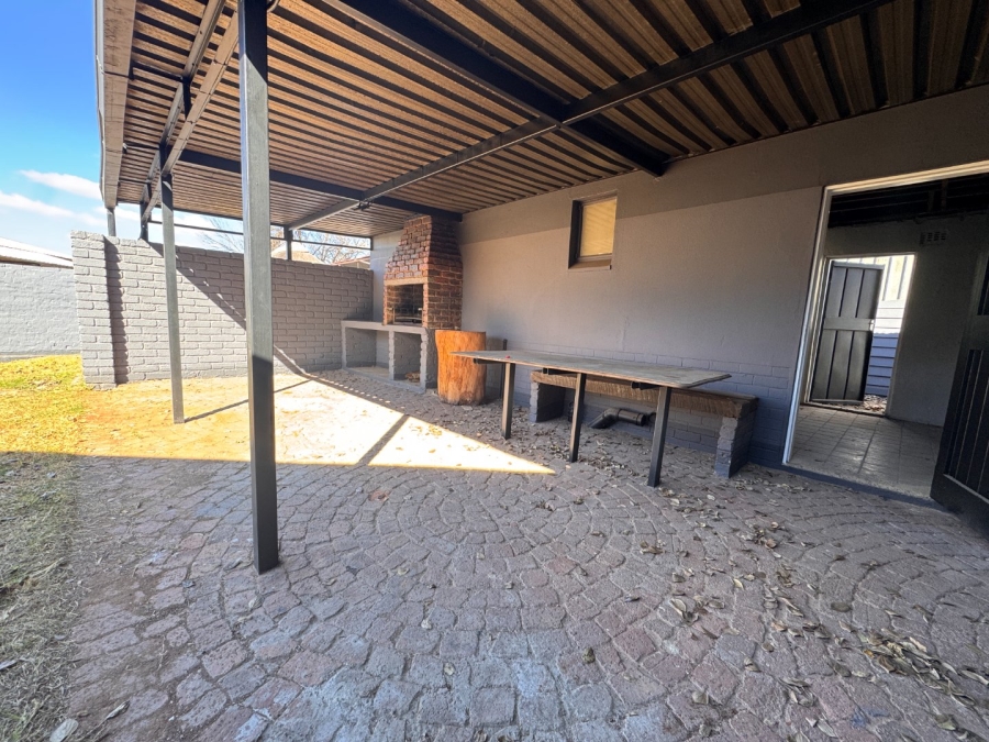 5 Bedroom Property for Sale in Three Rivers Gauteng