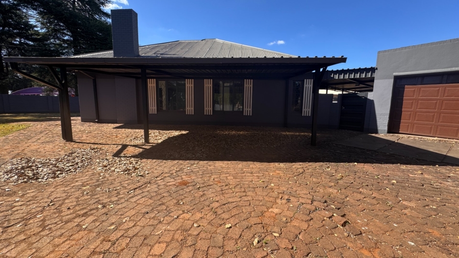 5 Bedroom Property for Sale in Three Rivers Gauteng