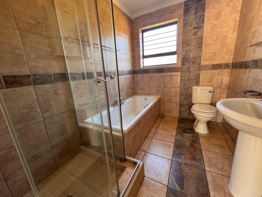 5 Bedroom Property for Sale in Three Rivers Gauteng
