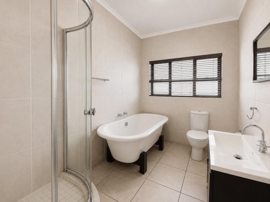 3 Bedroom Property for Sale in Greenstone Hill Gauteng