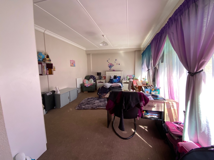  Bedroom Property for Sale in Selection Park Gauteng