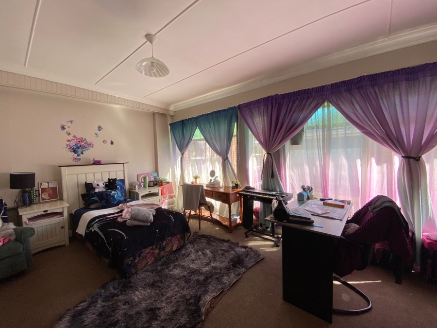  Bedroom Property for Sale in Selection Park Gauteng