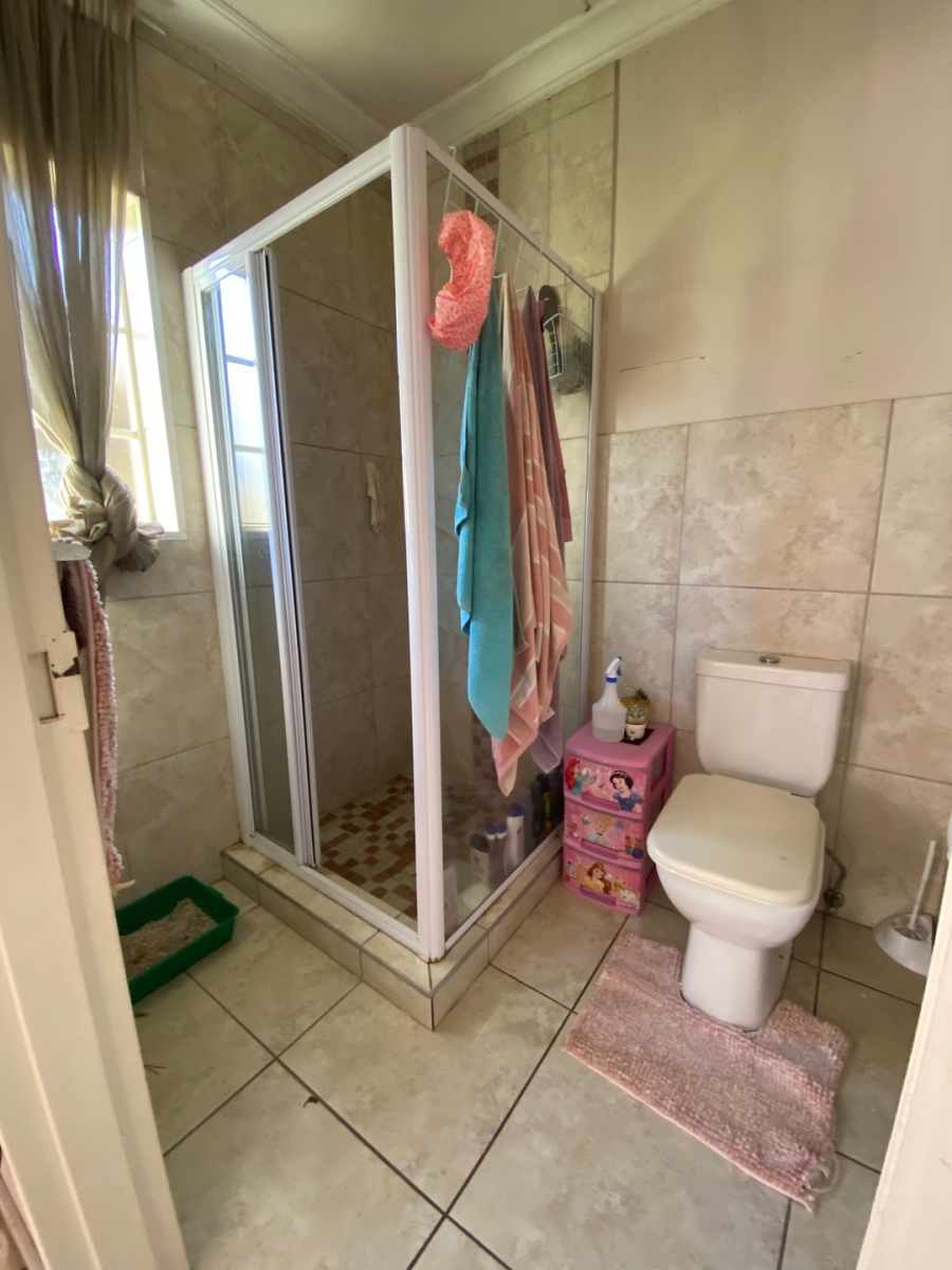  Bedroom Property for Sale in Selection Park Gauteng