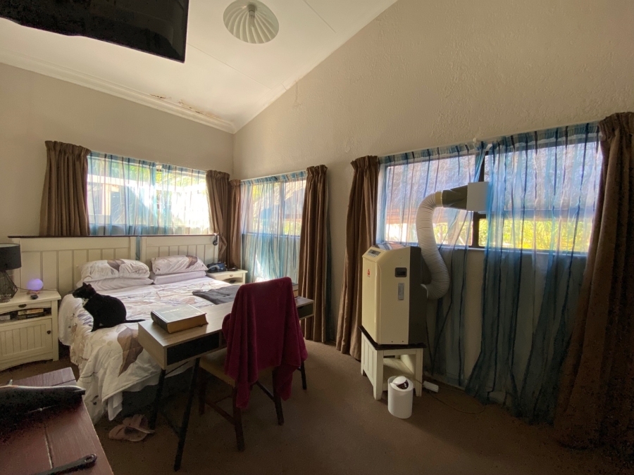  Bedroom Property for Sale in Selection Park Gauteng