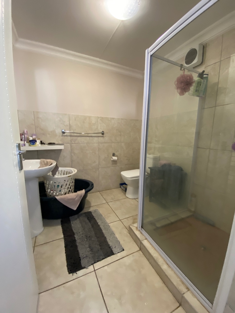  Bedroom Property for Sale in Selection Park Gauteng