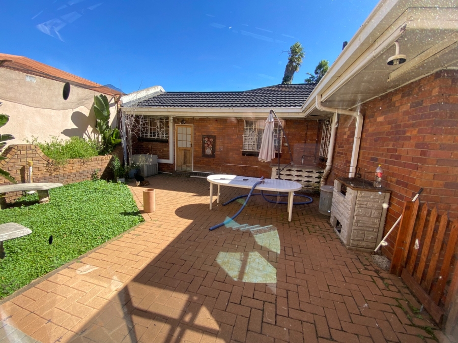 Bedroom Property for Sale in Selection Park Gauteng