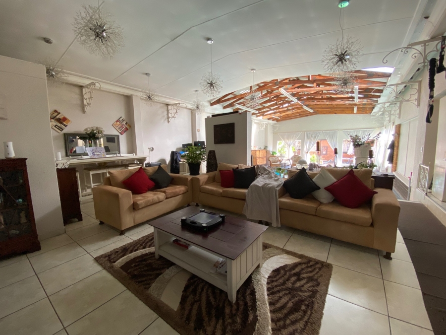  Bedroom Property for Sale in Selection Park Gauteng