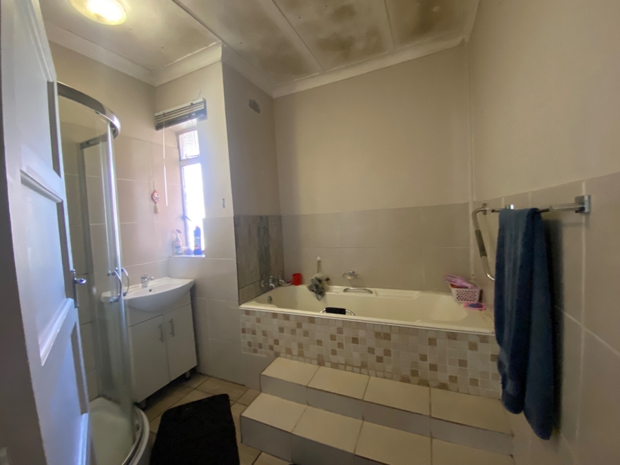  Bedroom Property for Sale in Selection Park Gauteng