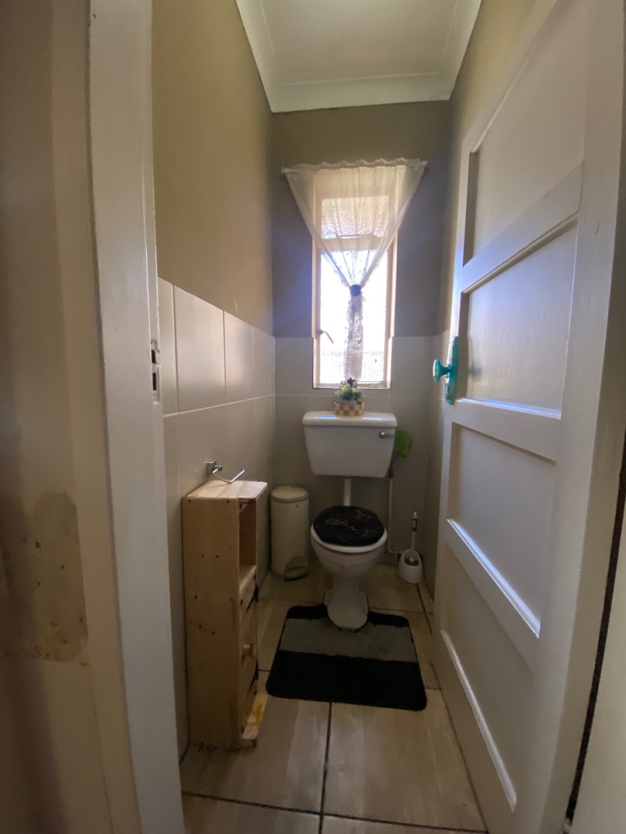  Bedroom Property for Sale in Selection Park Gauteng