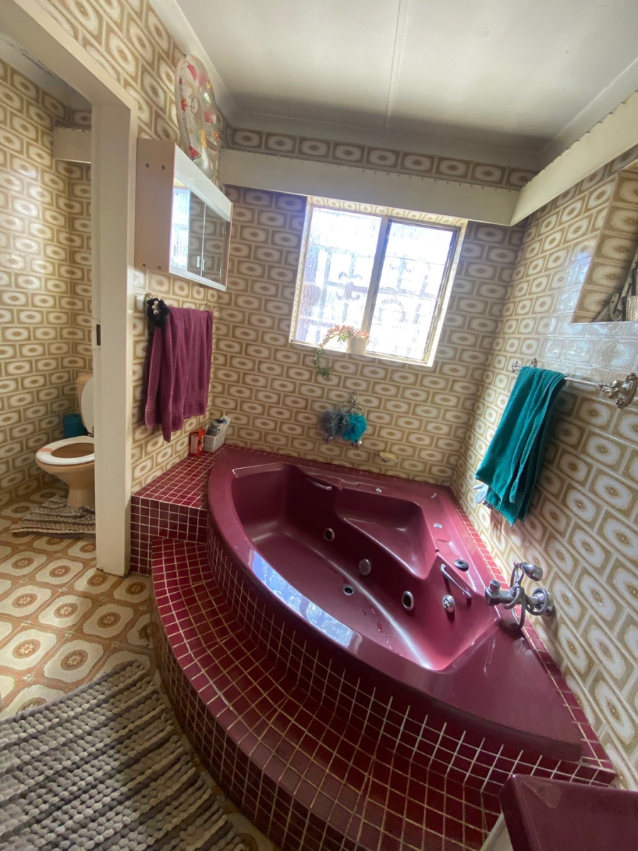  Bedroom Property for Sale in Selection Park Gauteng