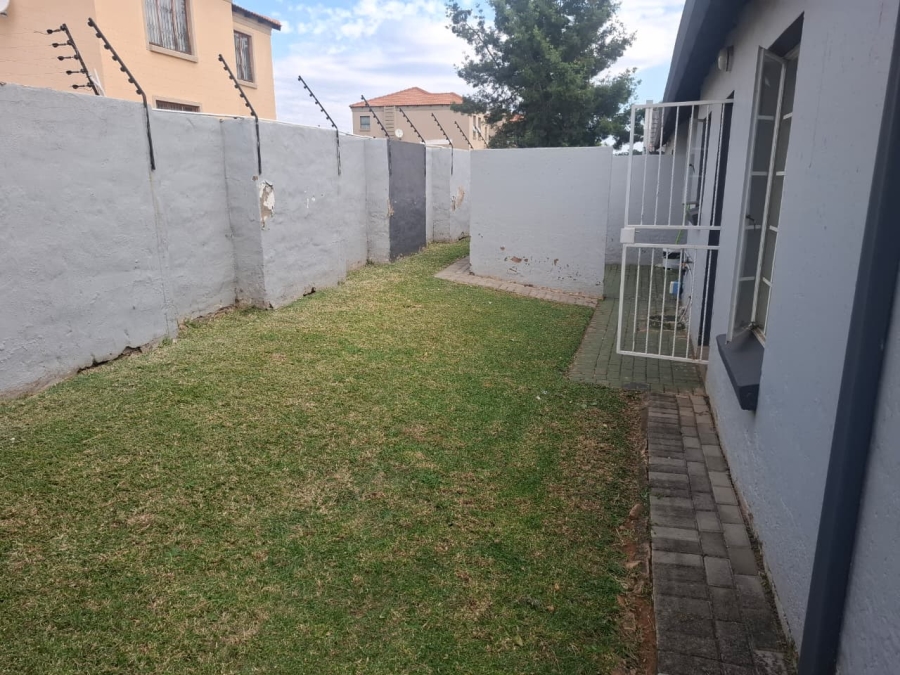 To Let 2 Bedroom Property for Rent in Amandasig Gauteng
