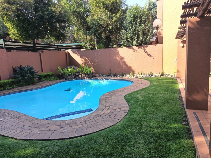 2 Bedroom Property for Sale in Sunninghill Gauteng