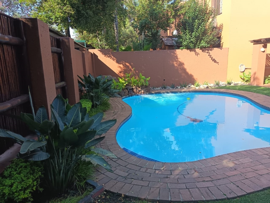 2 Bedroom Property for Sale in Sunninghill Gauteng