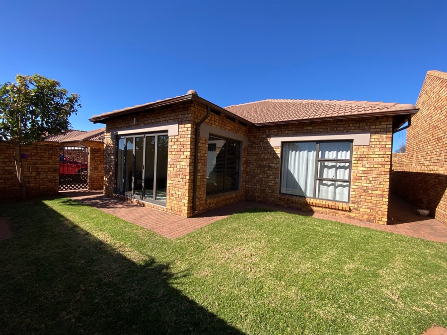  Bedroom Property for Sale in Dayanglen Gauteng