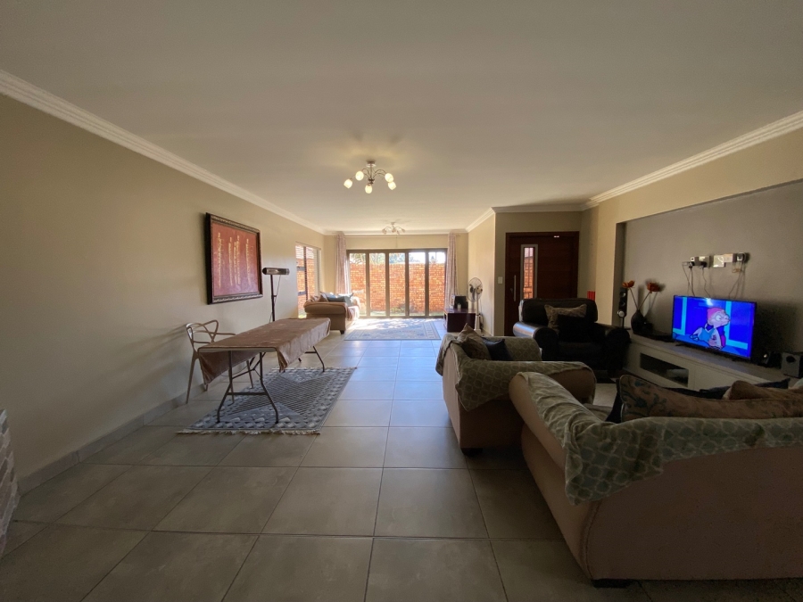 Bedroom Property for Sale in Dayanglen Gauteng