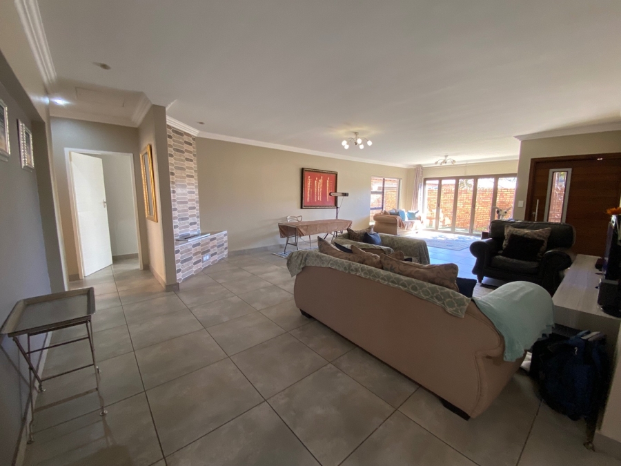  Bedroom Property for Sale in Dayanglen Gauteng