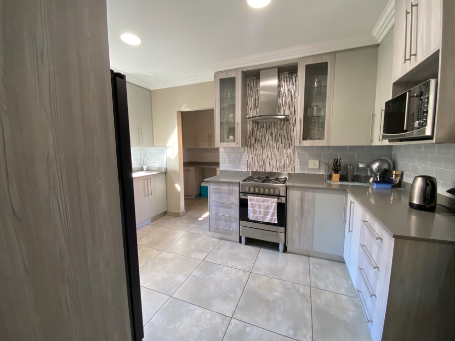  Bedroom Property for Sale in Dayanglen Gauteng