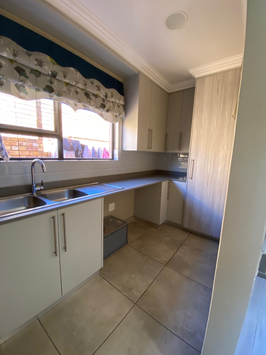  Bedroom Property for Sale in Dayanglen Gauteng
