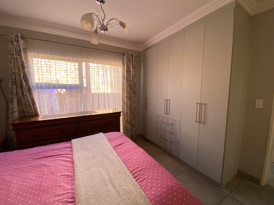  Bedroom Property for Sale in Dayanglen Gauteng