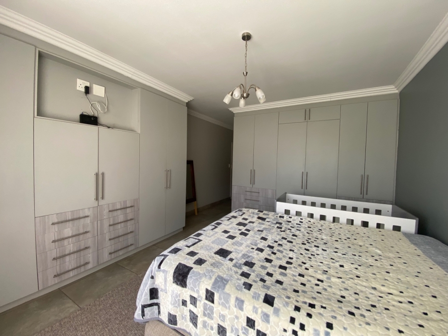  Bedroom Property for Sale in Dayanglen Gauteng