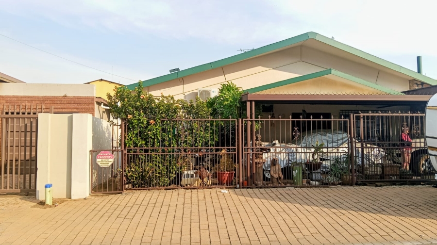  Bedroom Property for Sale in Krugersdorp West Gauteng