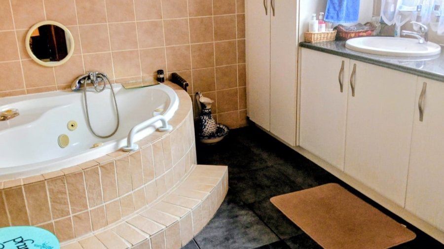  Bedroom Property for Sale in Krugersdorp West Gauteng