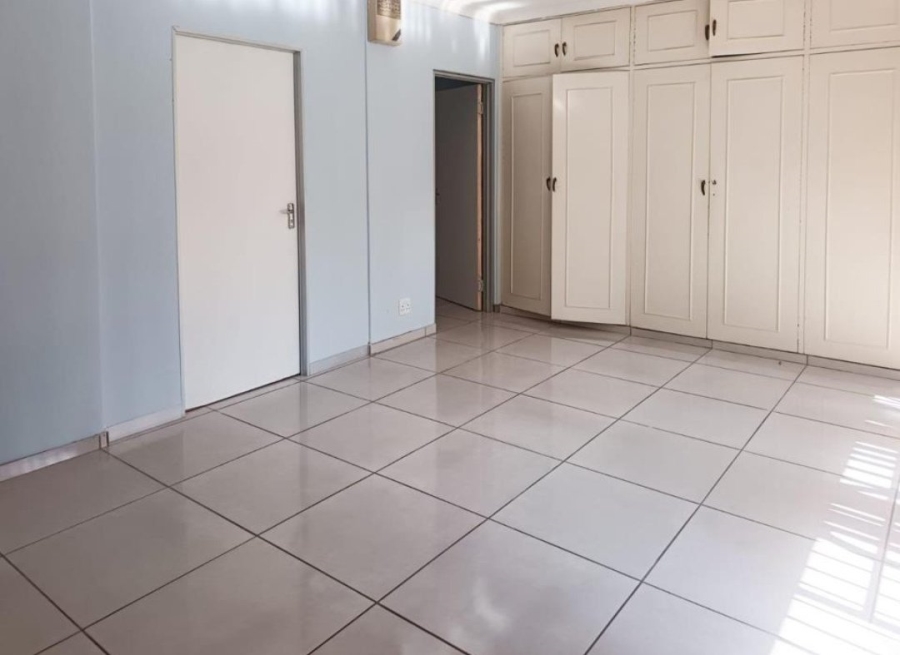 To Let Commercial Property for Rent in Lynnwood Glen Gauteng