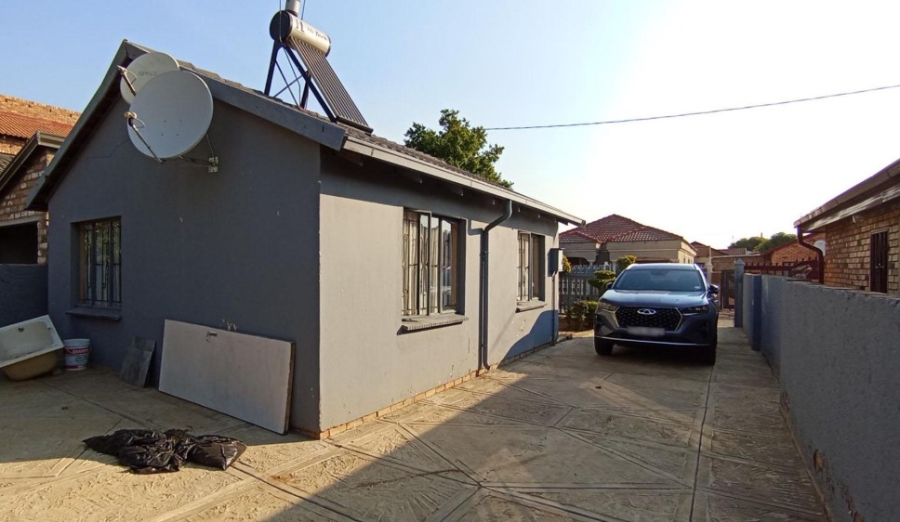 2 Bedroom Property for Sale in Soshanguve FF Gauteng