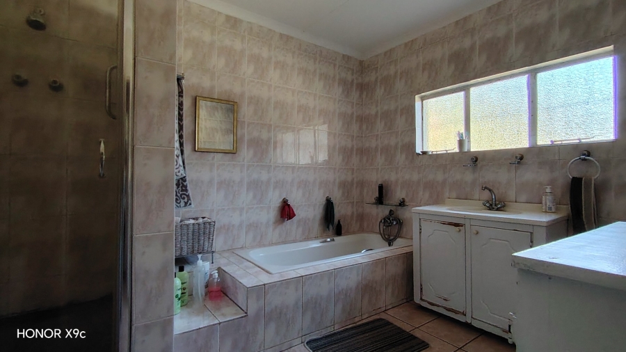  Bedroom Property for Sale in Nelsonia Gauteng