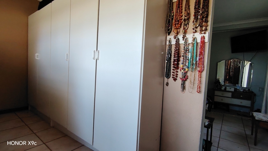  Bedroom Property for Sale in Nelsonia Gauteng
