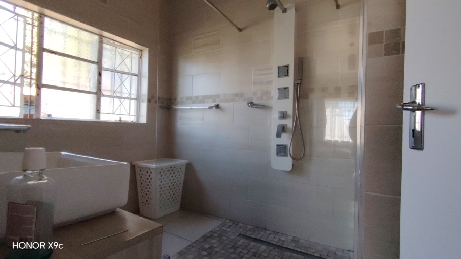  Bedroom Property for Sale in Nelsonia Gauteng