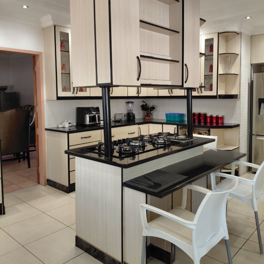 To Let 5 Bedroom Property for Rent in Waterkloof Gauteng