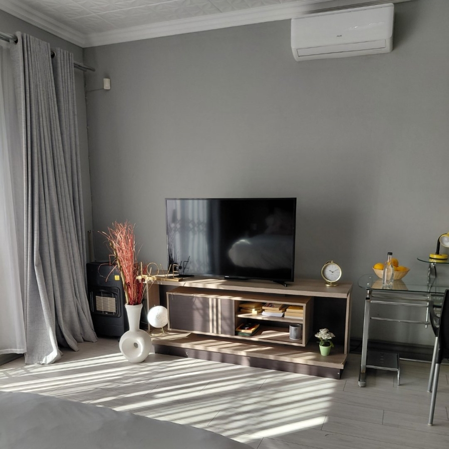 To Let 5 Bedroom Property for Rent in Waterkloof Gauteng
