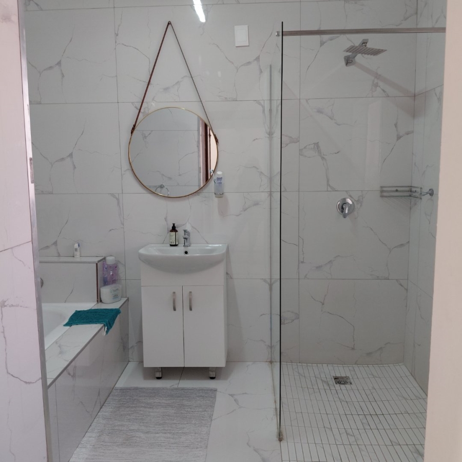 To Let 5 Bedroom Property for Rent in Waterkloof Gauteng