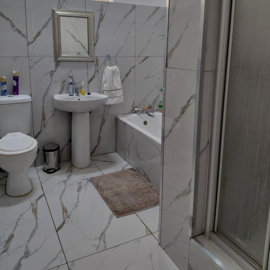 To Let 5 Bedroom Property for Rent in Waterkloof Gauteng