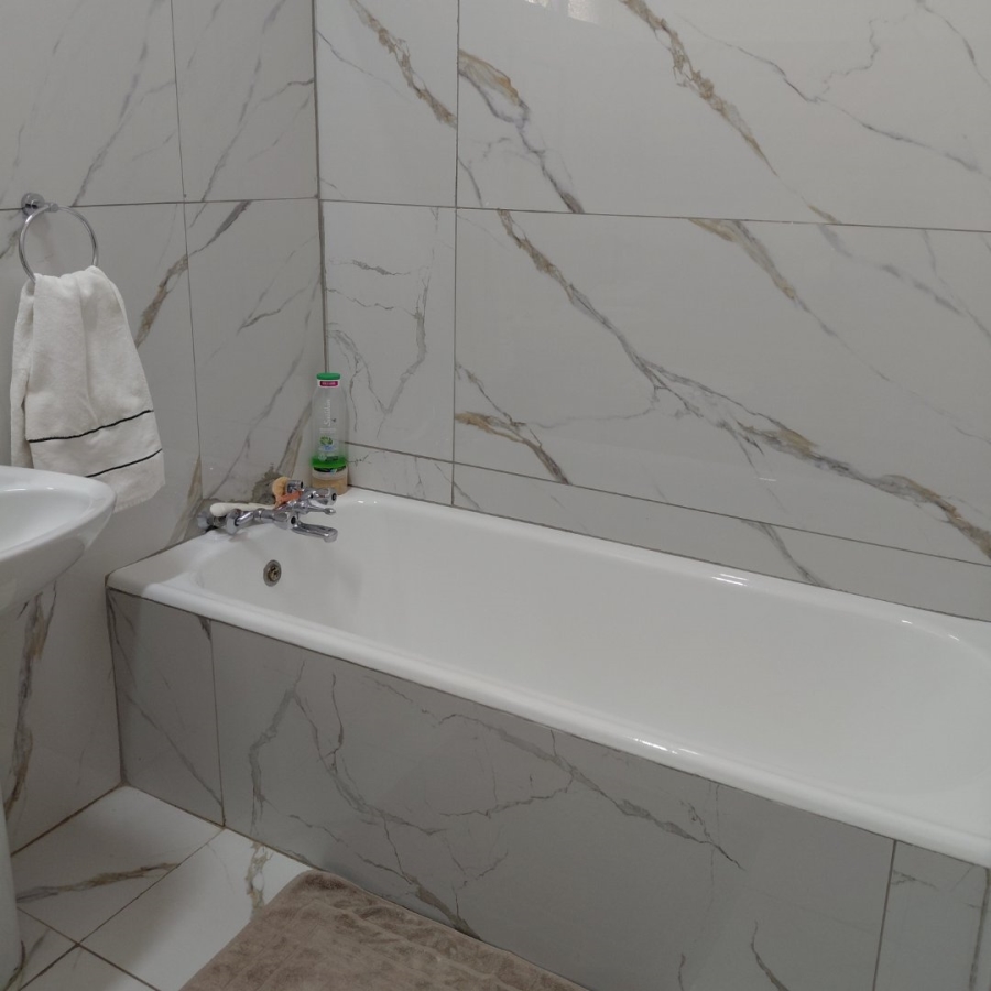 To Let 5 Bedroom Property for Rent in Waterkloof Gauteng