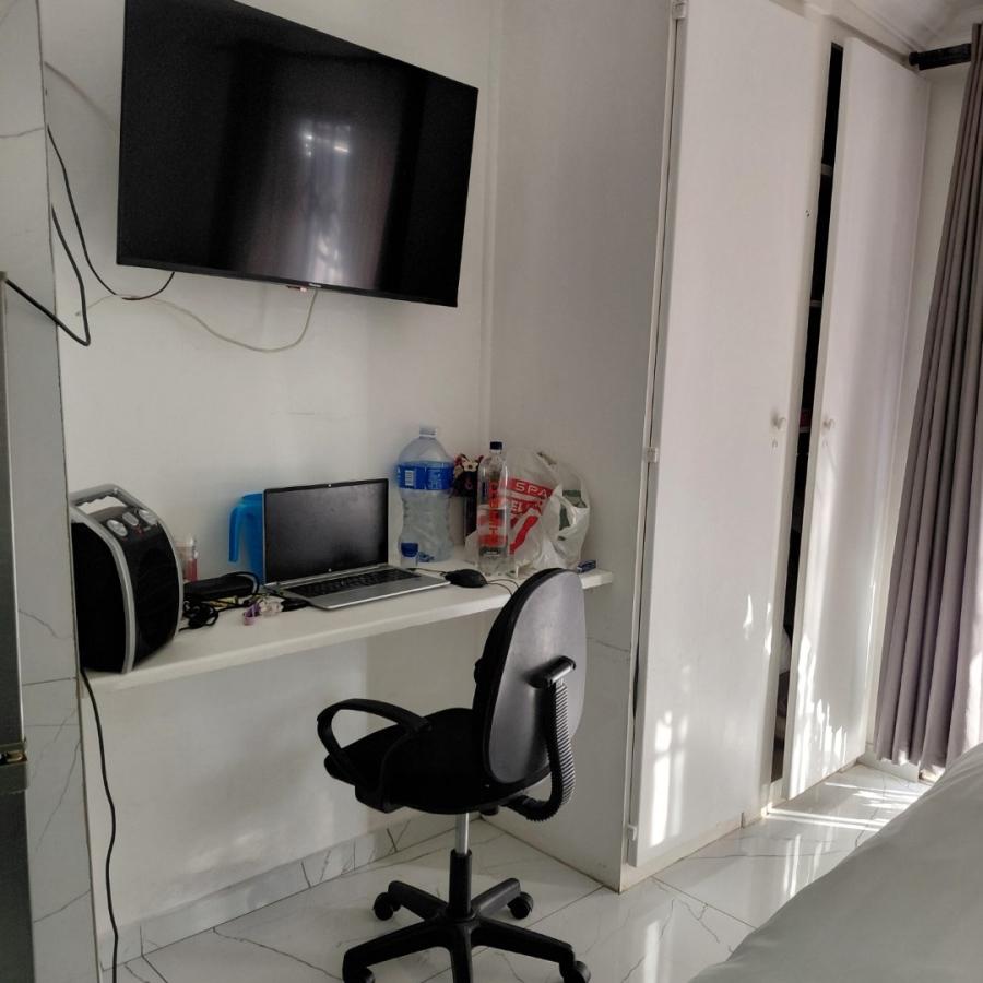 To Let 5 Bedroom Property for Rent in Waterkloof Gauteng
