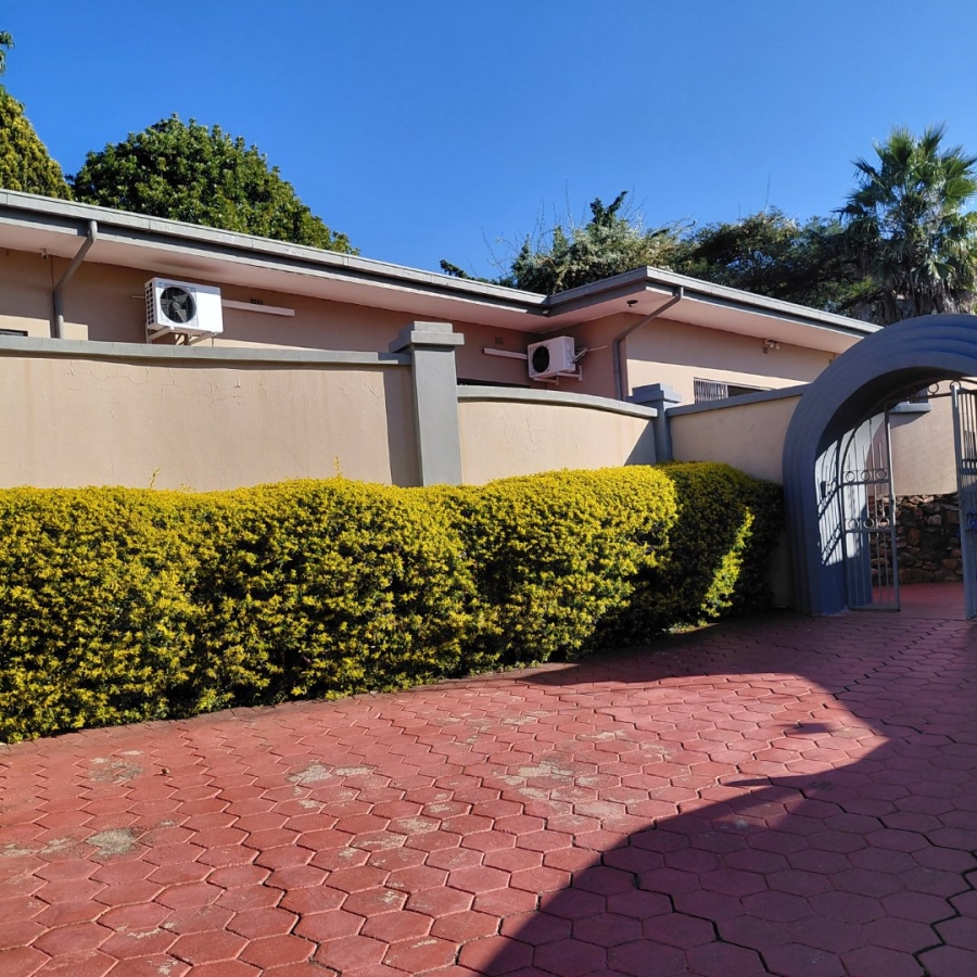 To Let 5 Bedroom Property for Rent in Waterkloof Gauteng