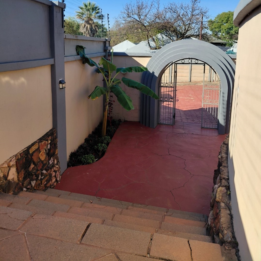 To Let 5 Bedroom Property for Rent in Waterkloof Gauteng