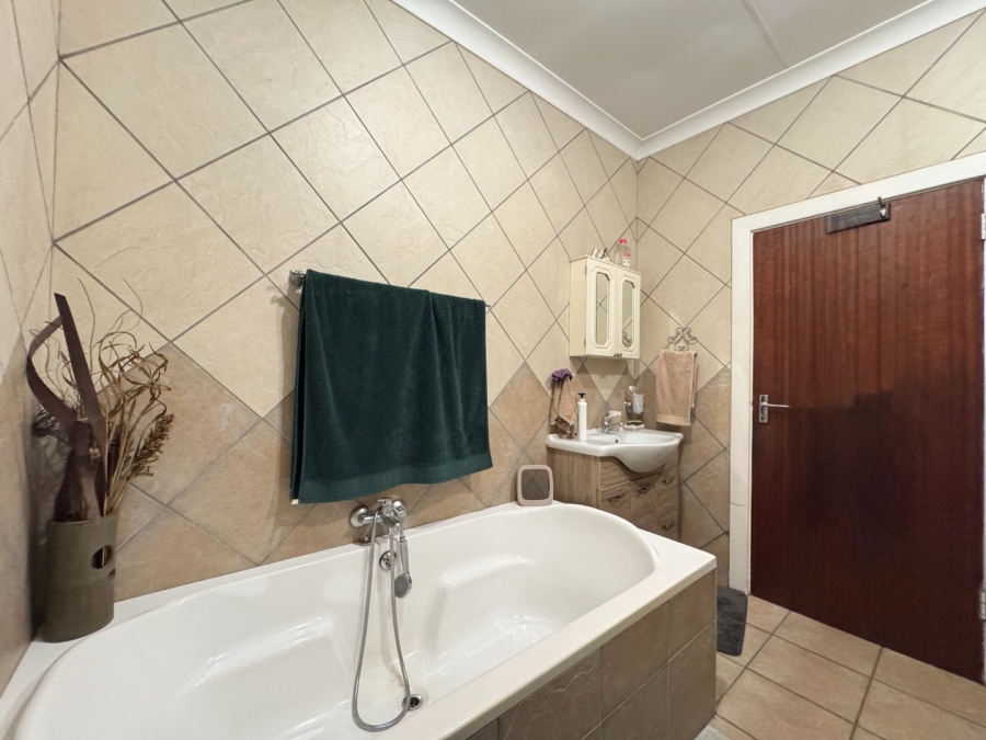 4 Bedroom Property for Sale in Lyttelton Manor Gauteng