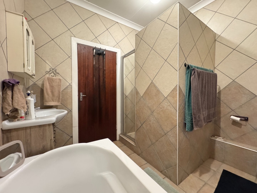 4 Bedroom Property for Sale in Lyttelton Manor Gauteng