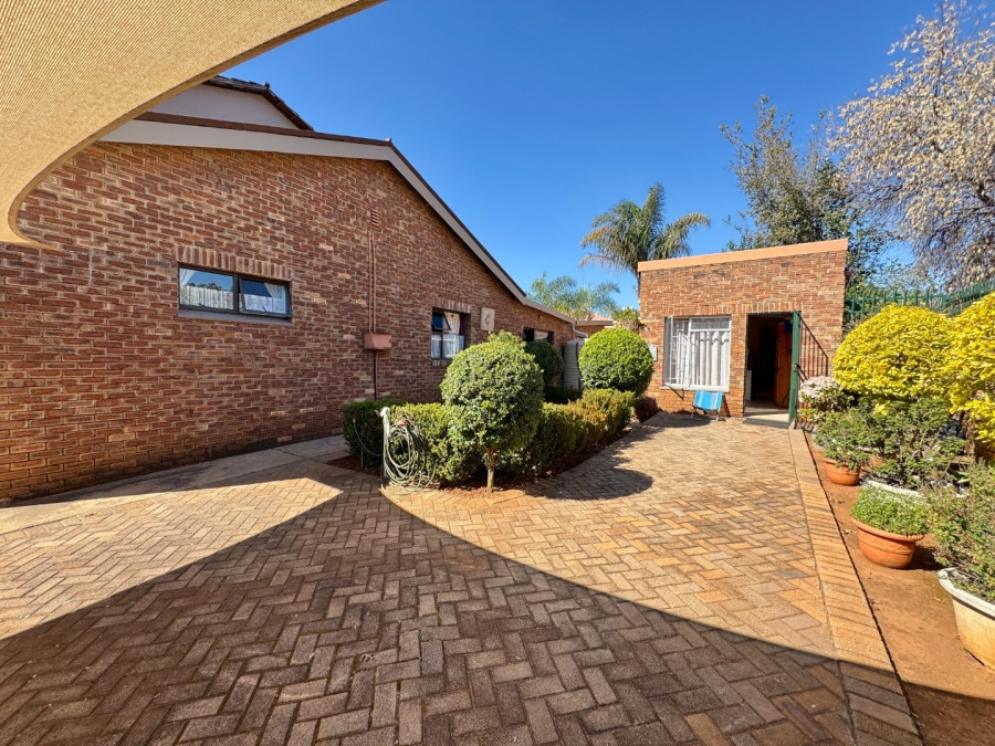4 Bedroom Property for Sale in Lyttelton Manor Gauteng