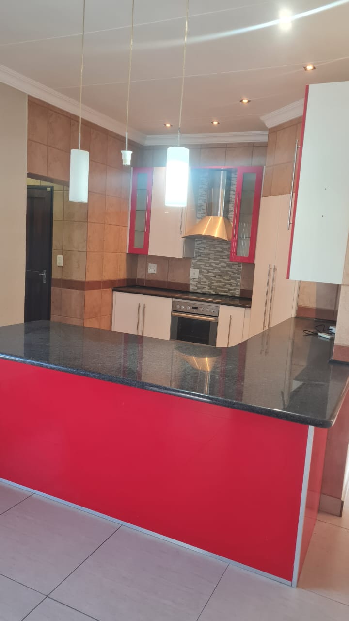  Bedroom Property for Sale in Annlin Gauteng