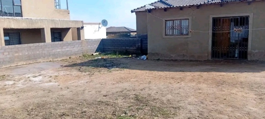2 Bedroom Property for Sale in Mohlakeng Gauteng