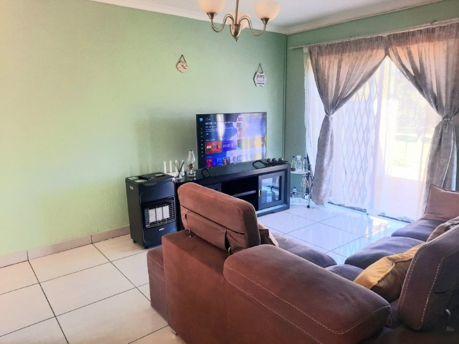 2 Bedroom Property for Sale in Wilgeheuwel Gauteng